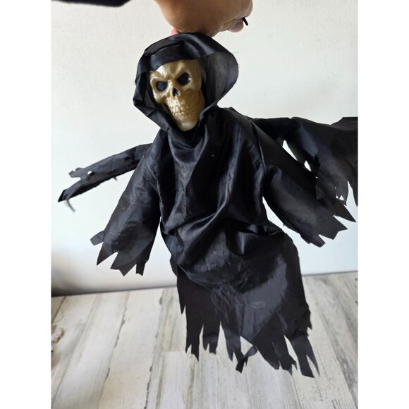 Magic power flying grim reaper animated Halloween sound prop hanging mini unique - Picture 7 of 9